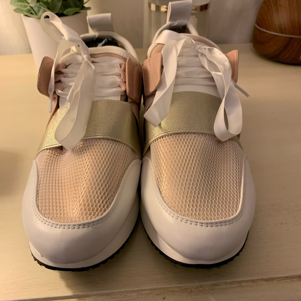 SUPER CUTE WHITE AND LIGHT PINK CAUSAL SHOES